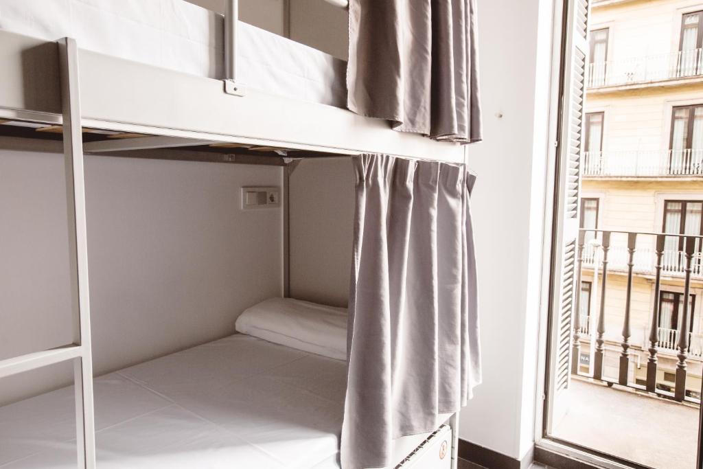 St Christopher's Inn Barcelona - Bed In 16-Bed Female Dormitory Room With Bathroom
