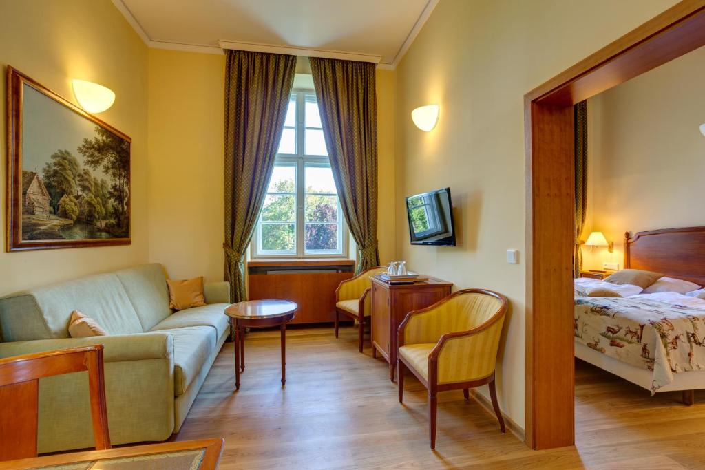 TV a/nebo společenská místnost v ubytování Schloss Lübbenau