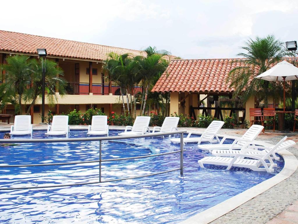 Bazén v ubytování Decameron Panaca - All Inclusive nebo v jeho okolí