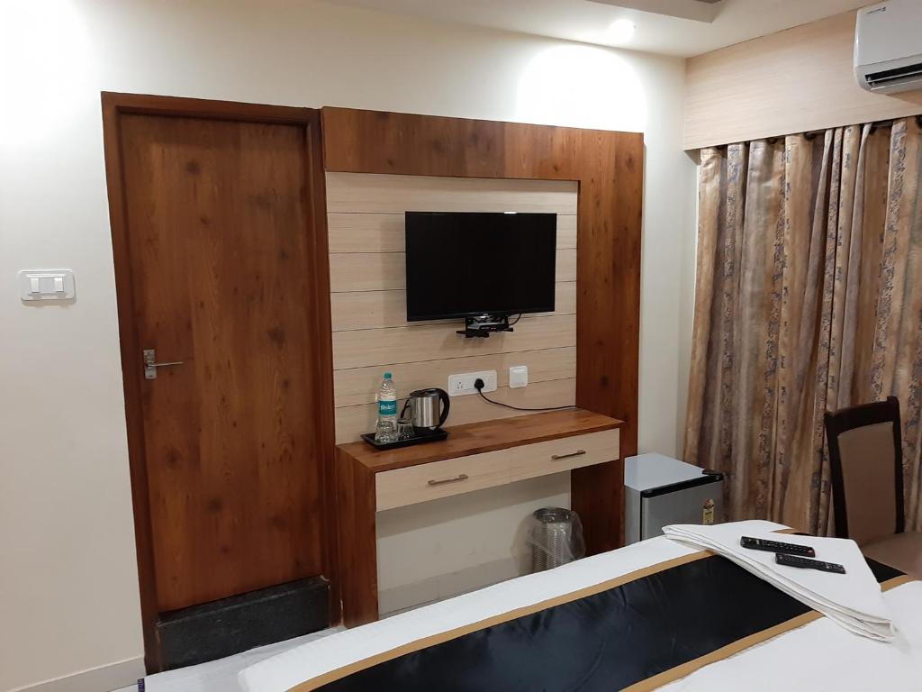 TV a/nebo společenská místnost v ubytování Liza Regency