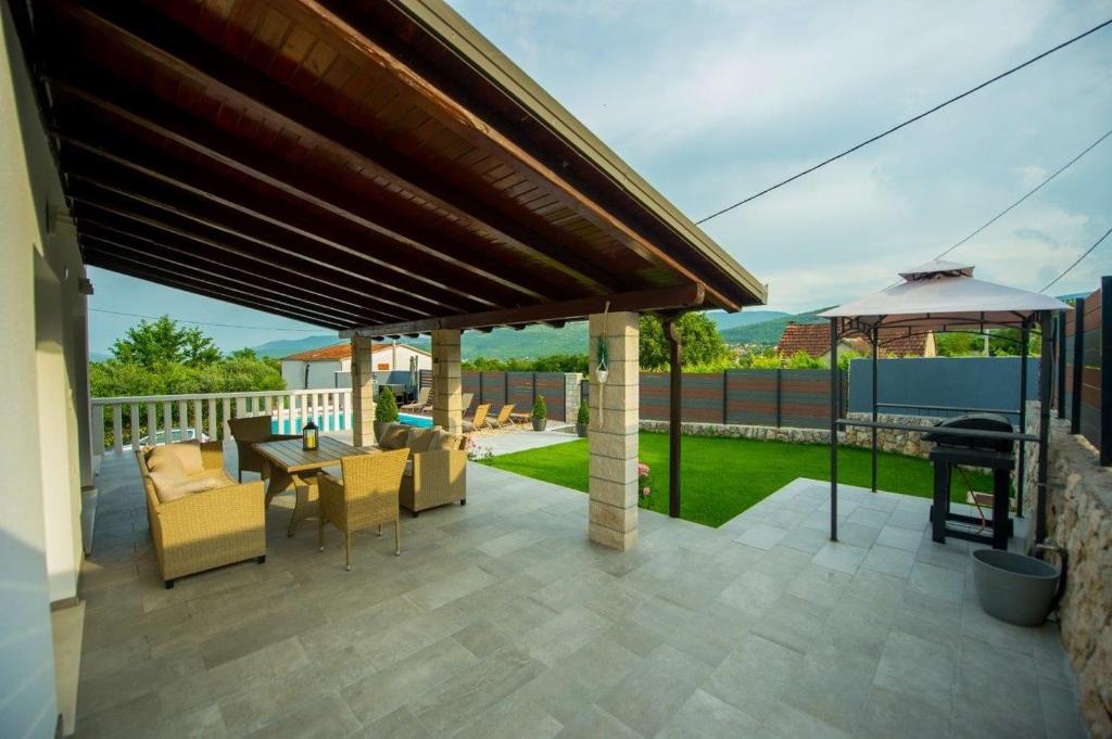Balkón alebo terasa v ubytovaní Luxury villa Vitam in Imotski, private pool