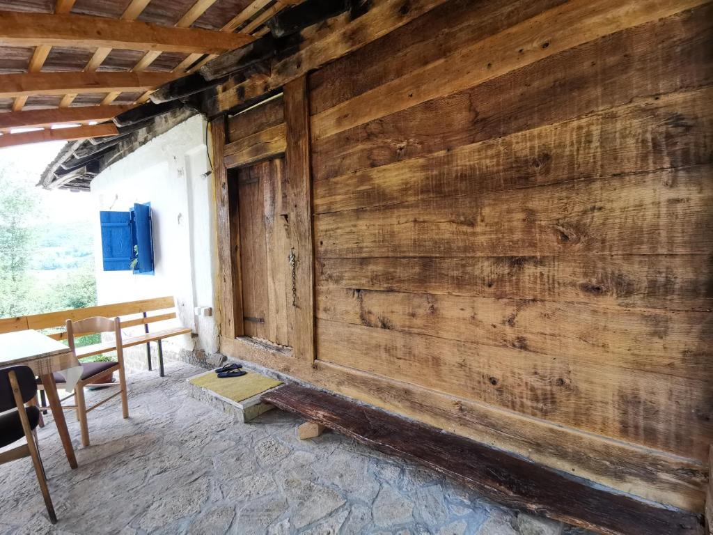TV a/nebo společenská místnost v ubytování Stara etno kuća Radonjić
