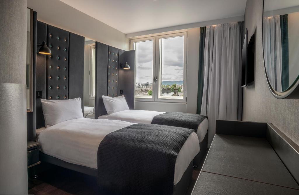 
Cosy Twin with Window
