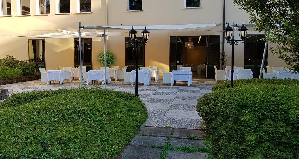Vonkajšia záhrada v ubytovaní Hotel Terme di Castel San Pietro
