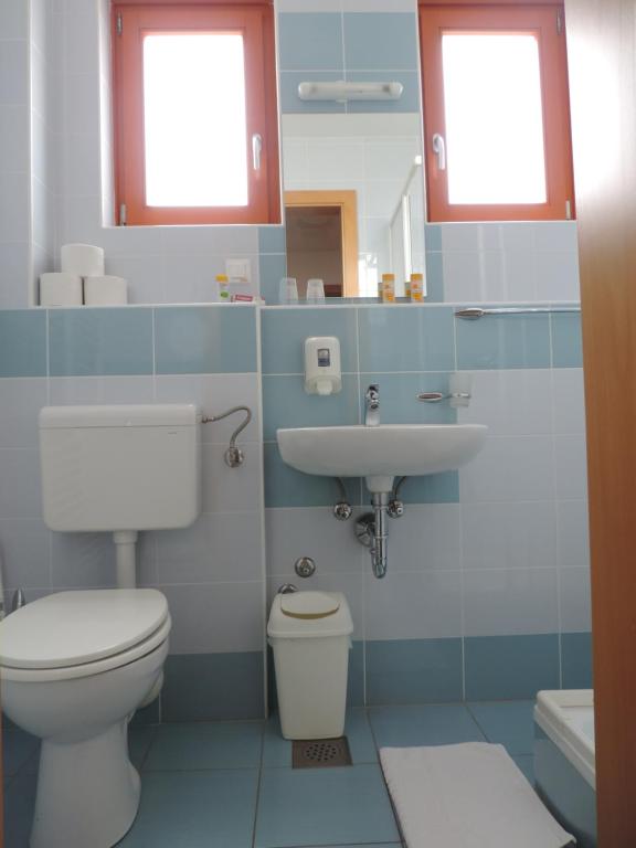 Uma casa de banho em Marijin dom - Retreat House