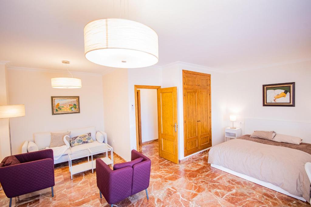 Łóżko lub łóżka w pokoju w obiekcie Cubo's Villa Yedra Guadalmar