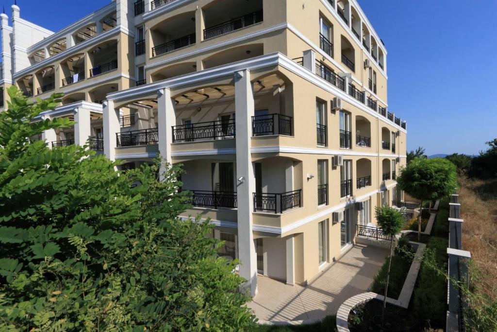 The building in which az apartmanhoteleket is located