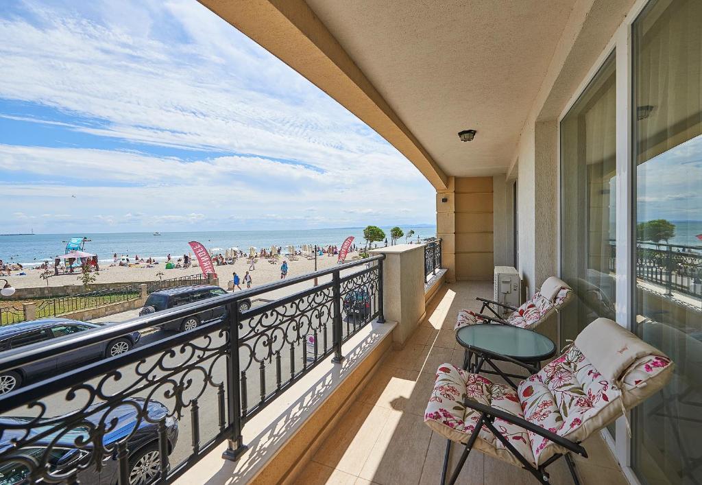 A balcony or terrace at Penelopa Palace Apart Hotel & SPA