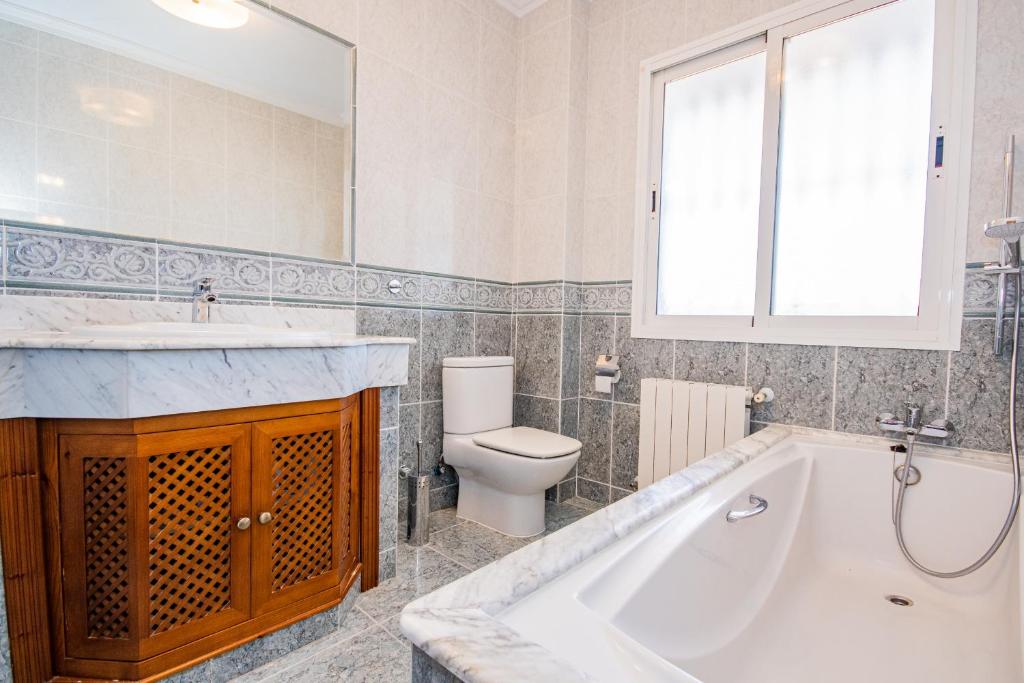 Łazienka w obiekcie Cubo's Villa Yedra Guadalmar