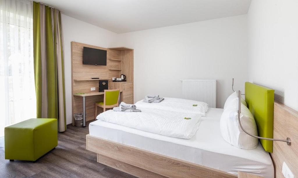Postel nebo postele na pokoji v ubytování Hotel Restaurant Zum Wacholderhain