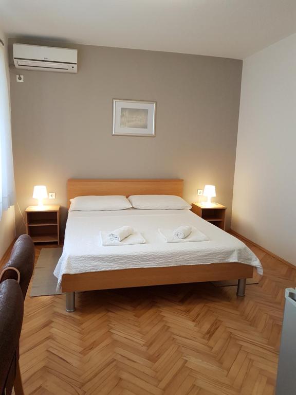 Postel nebo postele na pokoji v ubytování Guesthouse Jet