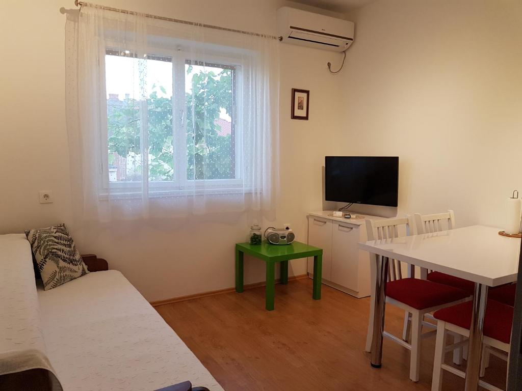 TV a/nebo společenská místnost v ubytování Guesthouse Jet