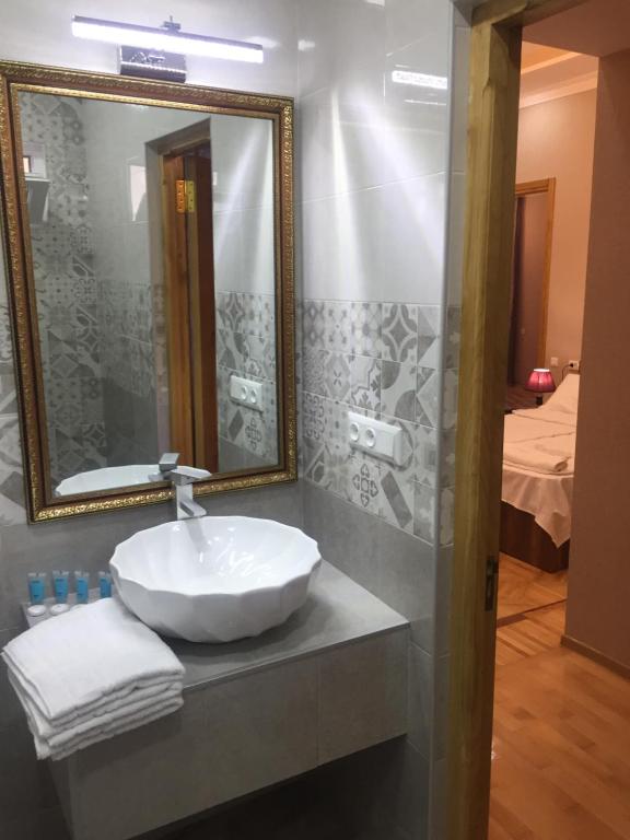 HOTEL COMFORT - Double Or Twin Room