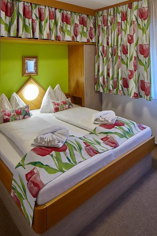 Postel nebo postele na pokoji v ubytování Pension Haus Aschgan