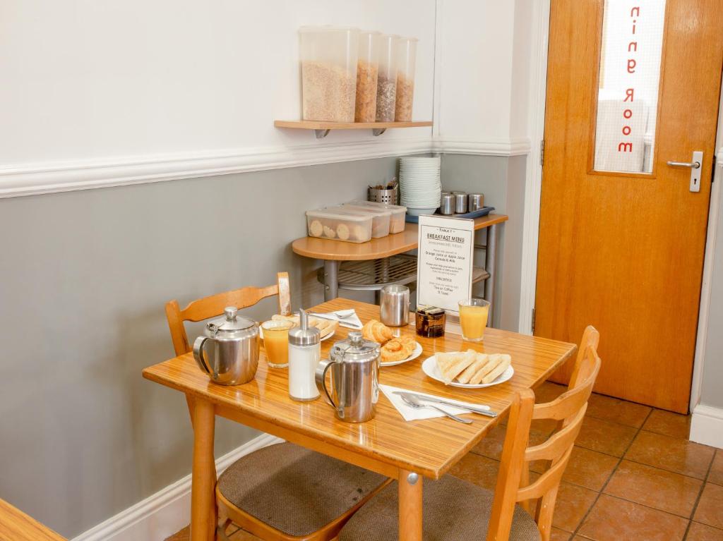 OYO Townhouse New England, London Victoria - Resim 24