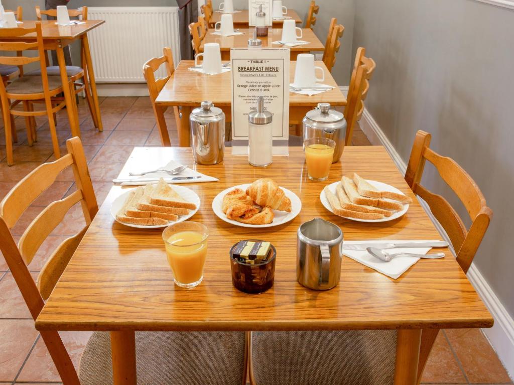 OYO Townhouse New England, London Victoria - Resim 26