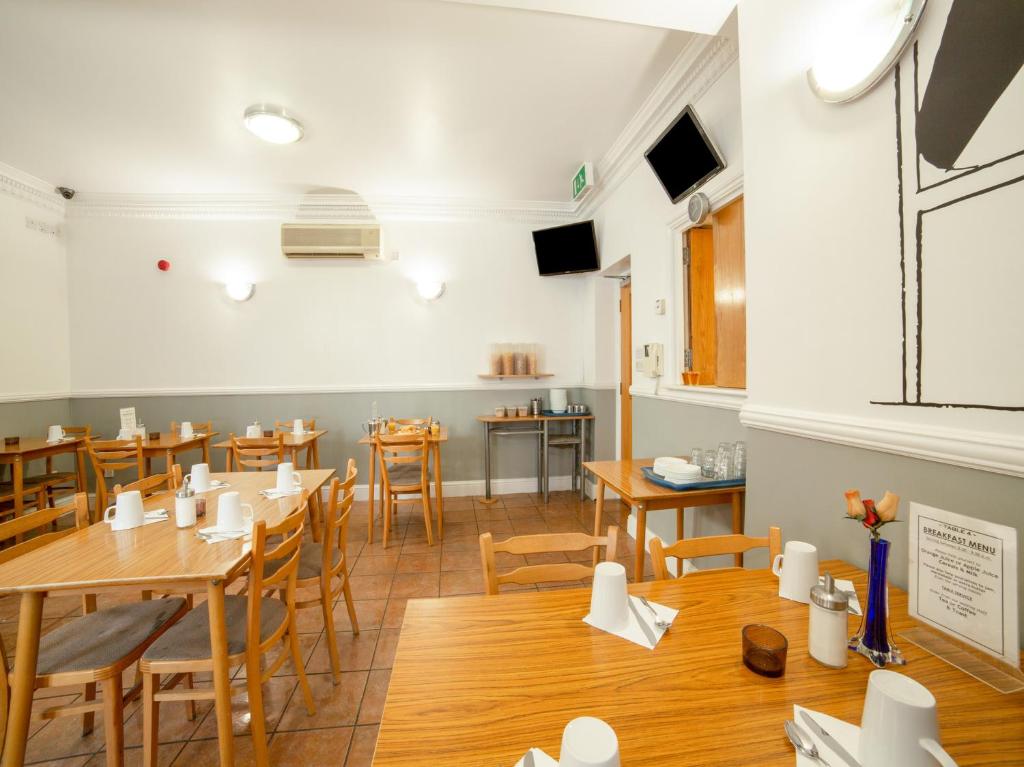 OYO Townhouse New England, London Victoria - Resim 25