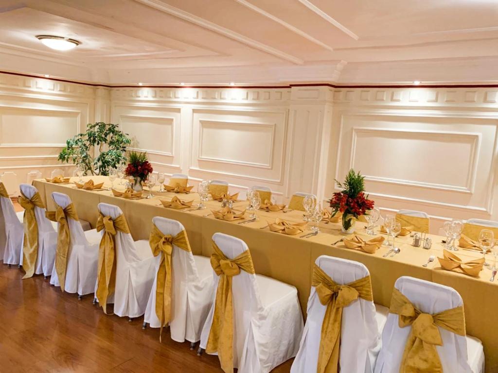 Restaurace v ubytování Stanford Suites Hotel
