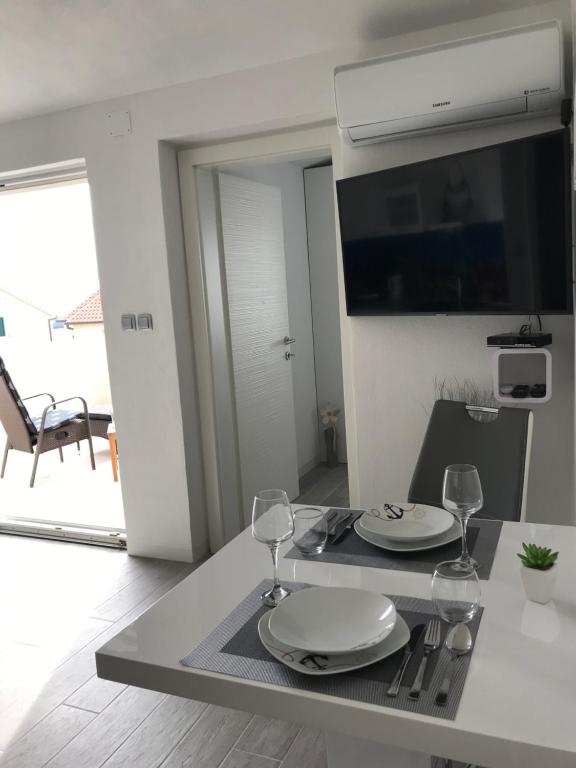 TV a/nebo společenská místnost v ubytování Hvar Apartments Felix