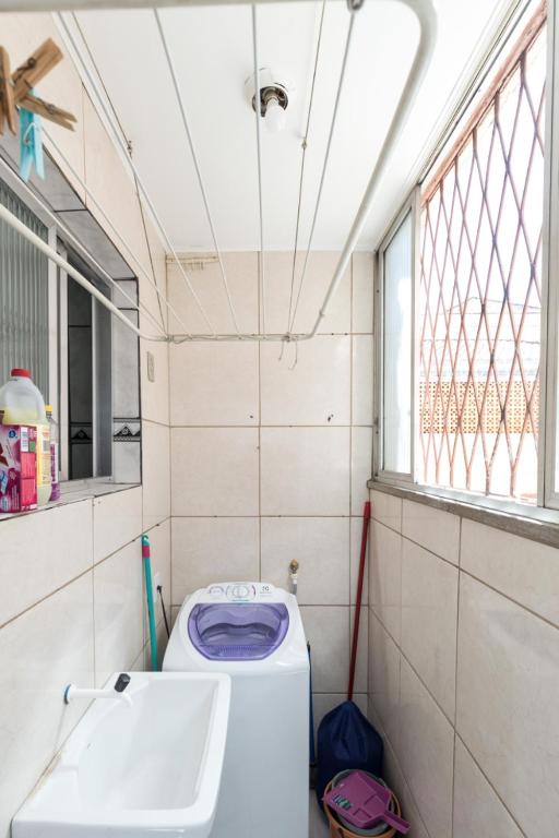  Apto 2 Dorm - Inteiro
