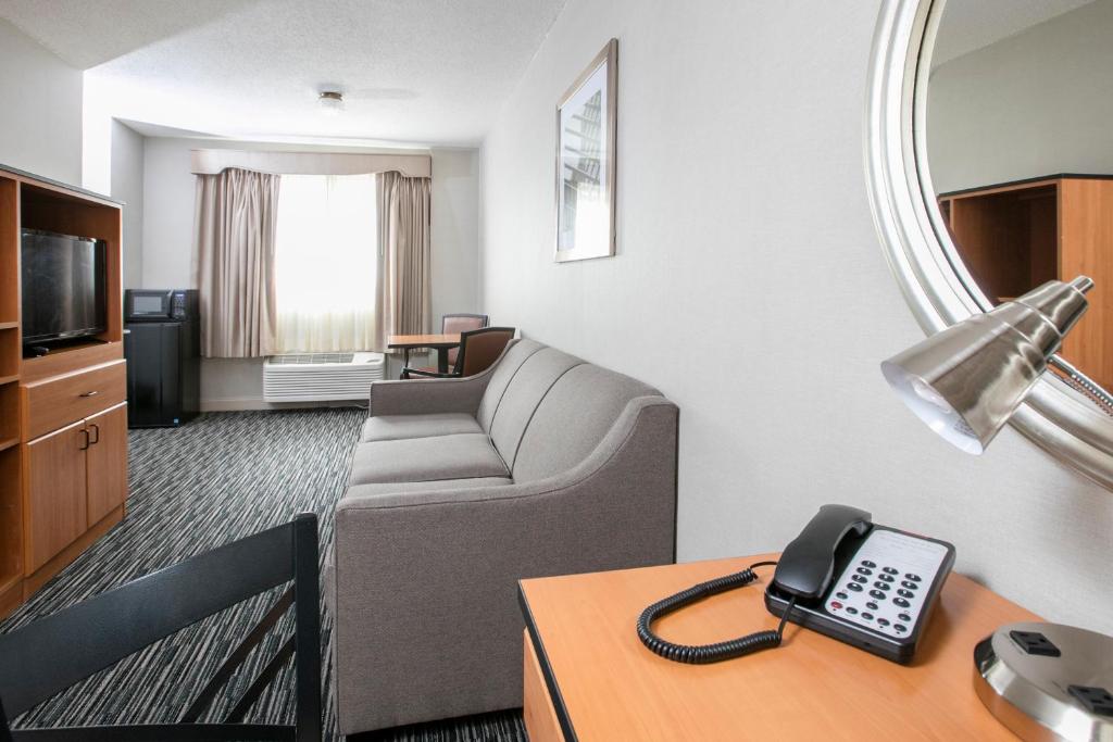 City Center Inn and Suites - 