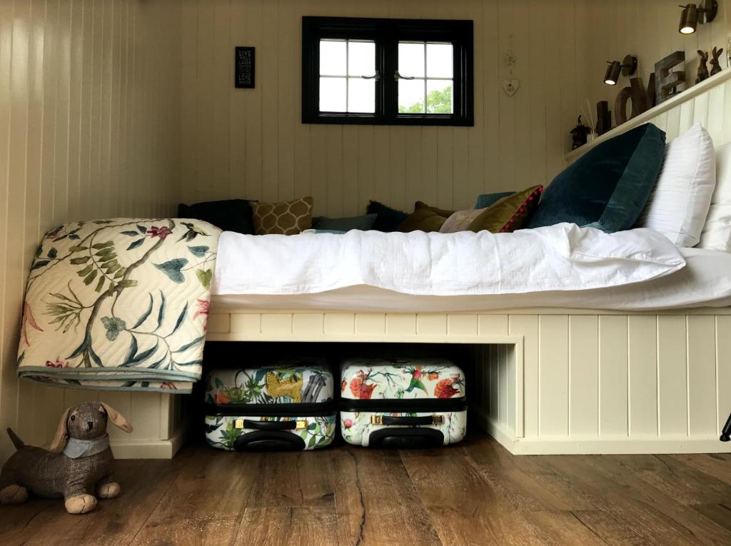 Letto o letti in una camera di Beds of Silk