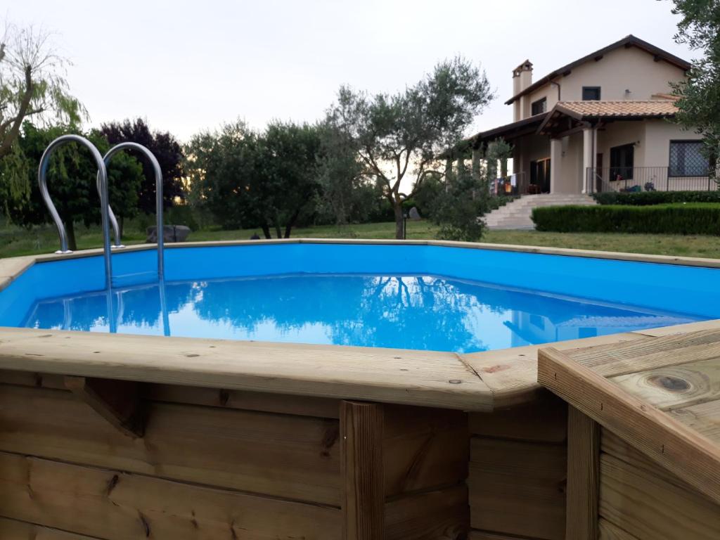 Bazén v ubytování L'Orto sul Poggio nebo v jeho okolí