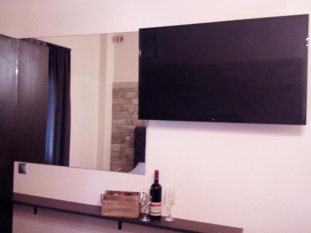 Televízia a/alebo spoločenská miestnosť v ubytovaní Lux Studio 1