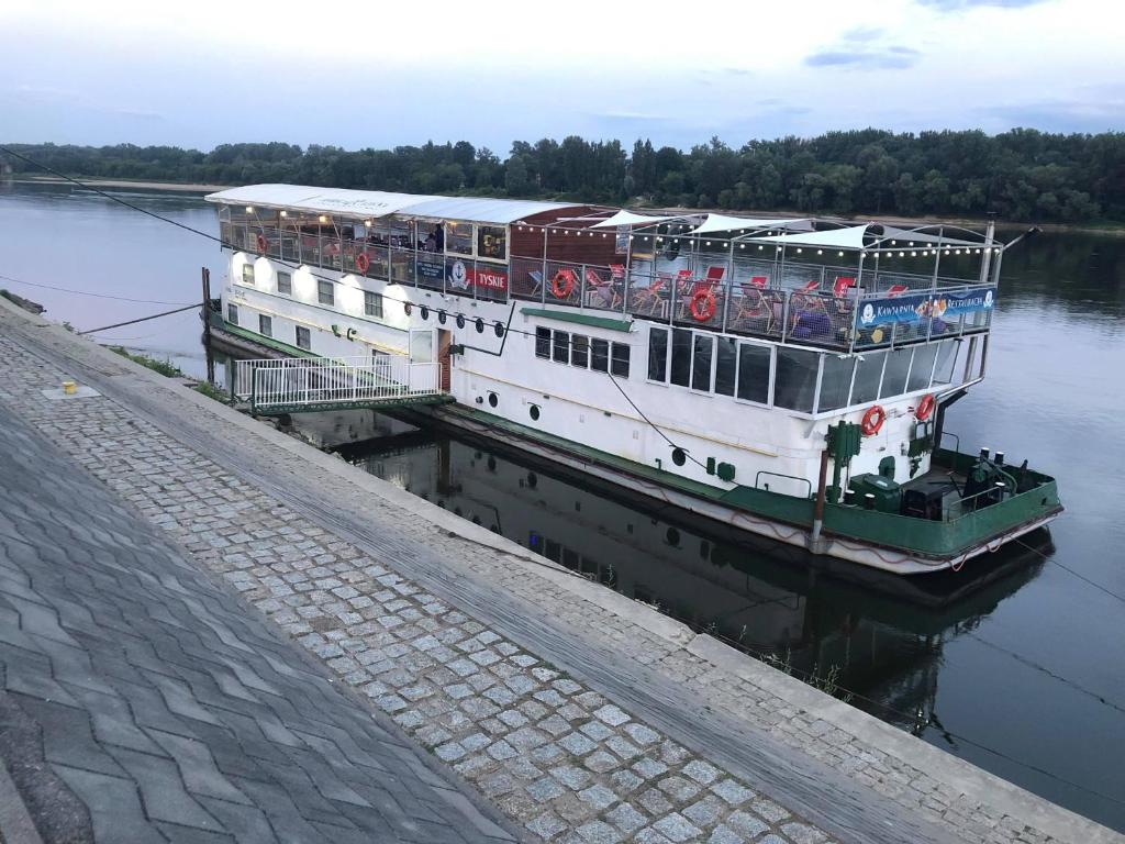 Výhled na řeku, která protéká v blízkosti hostelu