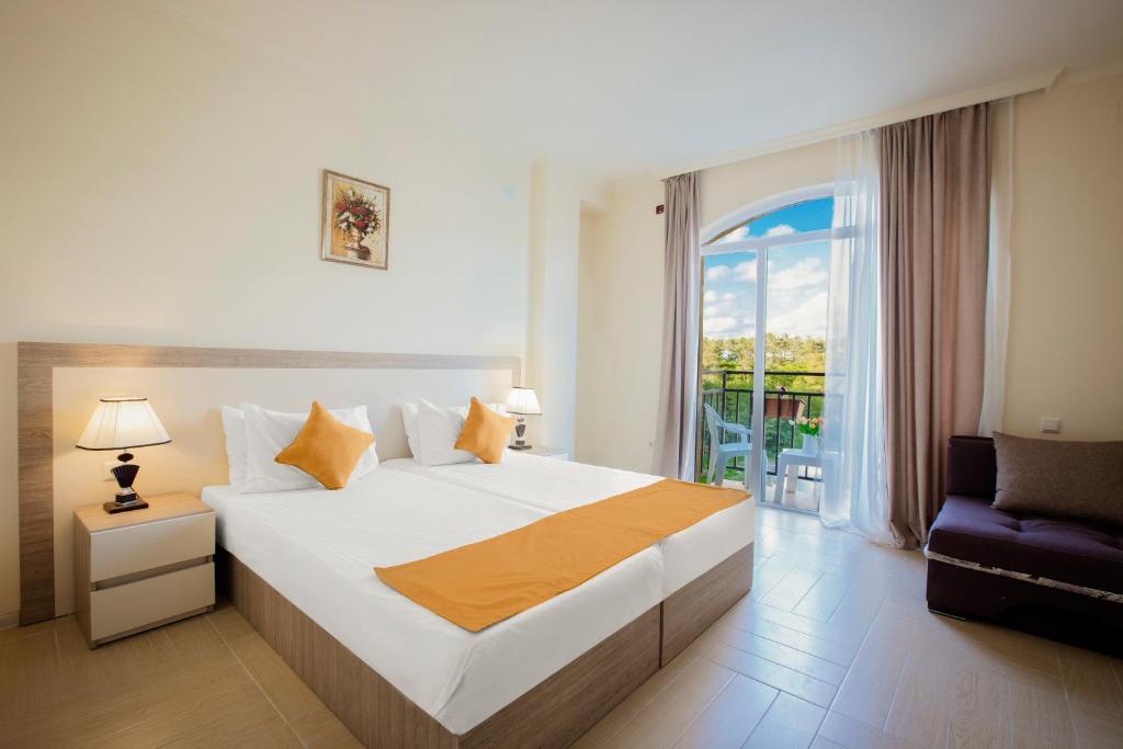 Postel nebo postele na pokoji v ubytování Iveria Elli Hotel