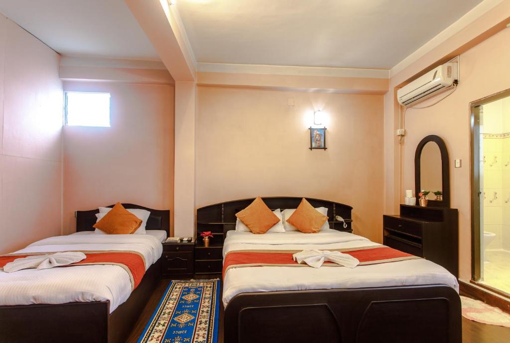 Postel nebo postele na pokoji v ubytování Hotel Nepalaya