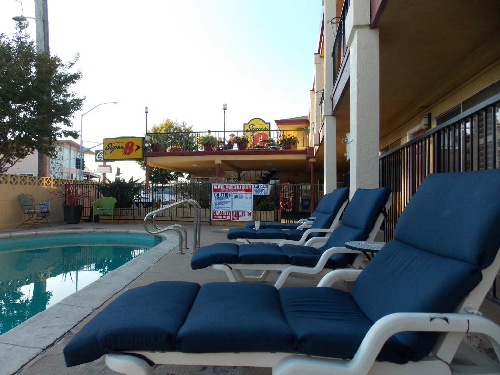 Super 8 by Wyndham Santa Cruz Beach photo