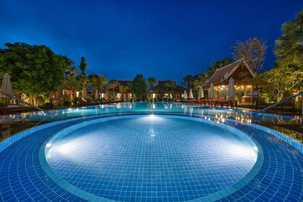 Bazén v ubytování Angkor Privilege Resort & Spa nebo v jeho okolí