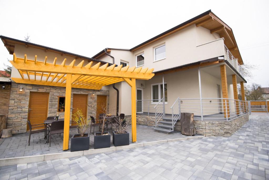 Budova, v ktorej sa apartmán nachádza