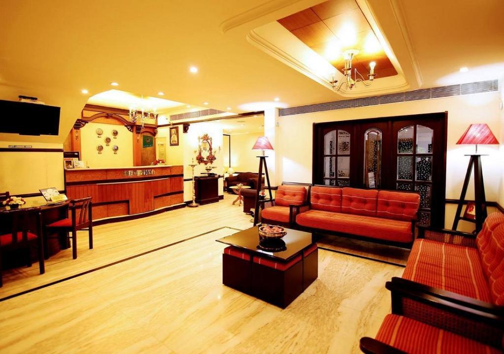 TV a/nebo společenská místnost v ubytování Yuvarani Residency
