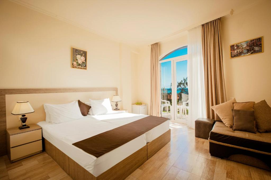 Postel nebo postele na pokoji v ubytování Iveria Elli Hotel