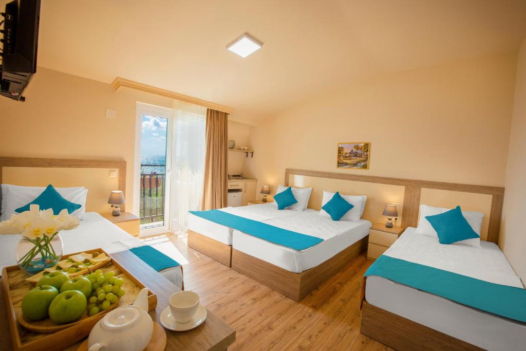 Postel nebo postele na pokoji v ubytování Iveria Elli Hotel