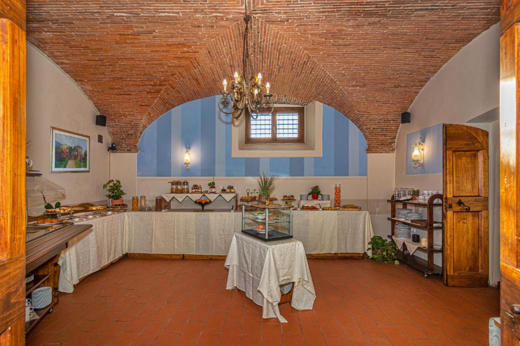 A restaurant or other place to eat at Villa Rinascimento Depandance