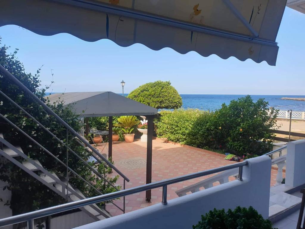 Family Sea & Garden View Apartment