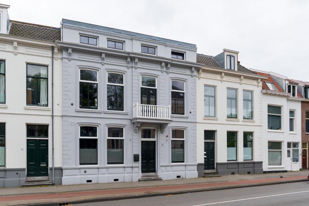 a large white building with a large window at New Amsterdam Harlem Hotel in Haarlem