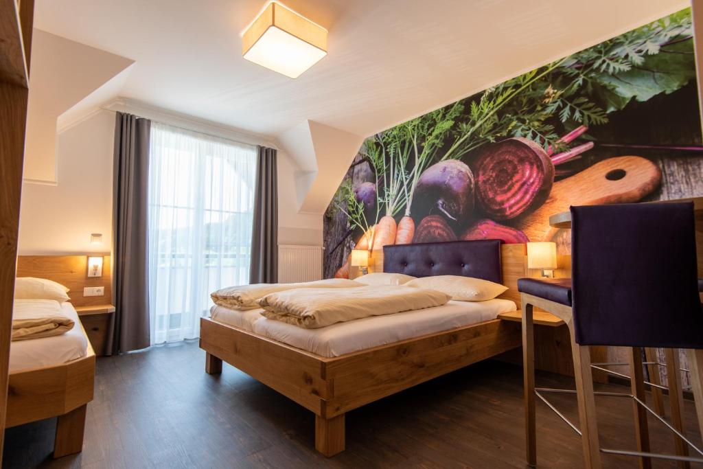 Кровать или кровати в номере Genussgasthof Willenshofer