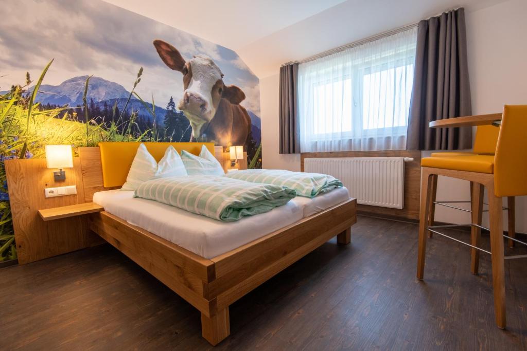 Posteľ alebo postele v izbe v ubytovaní Genussgasthof Willenshofer