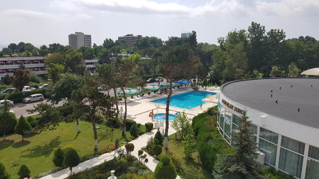 Bazén v ubytování Hotel Scoica nebo v jeho okolí