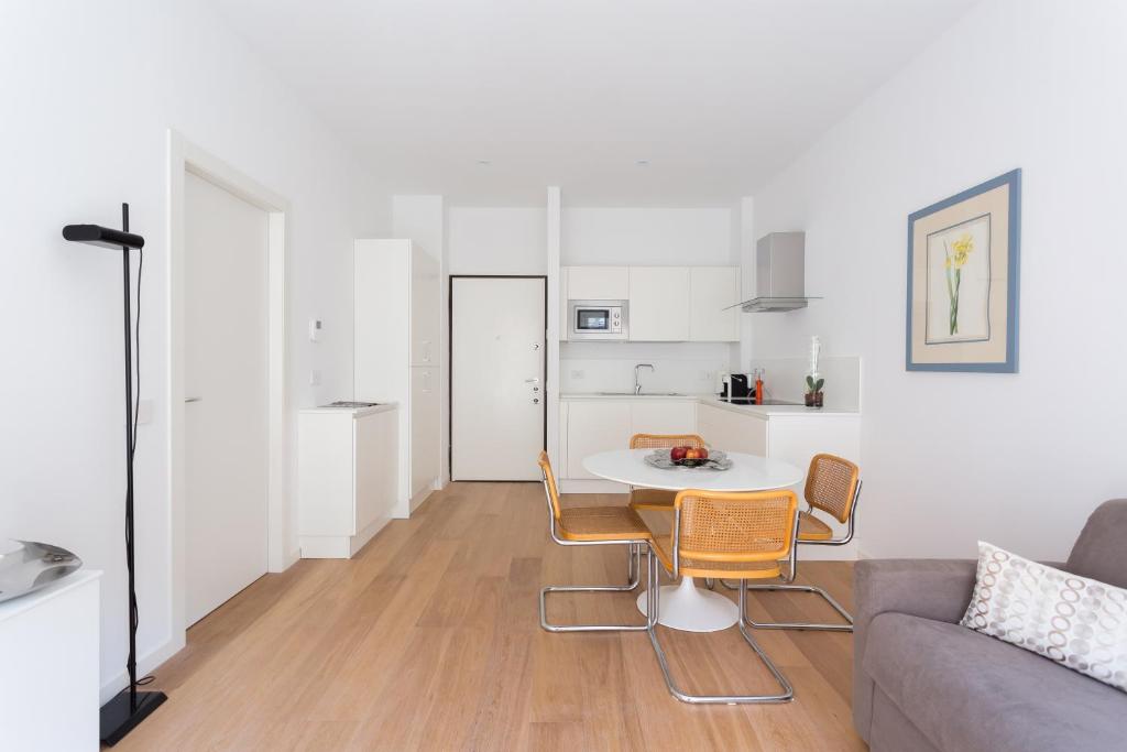 Kuchnia lub aneks kuchenny w obiekcie Meravigli 16 - Apt B - Duomo City Center Elegant Apartment