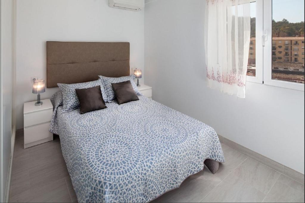 A bed or beds in a room at La Merced Apartments