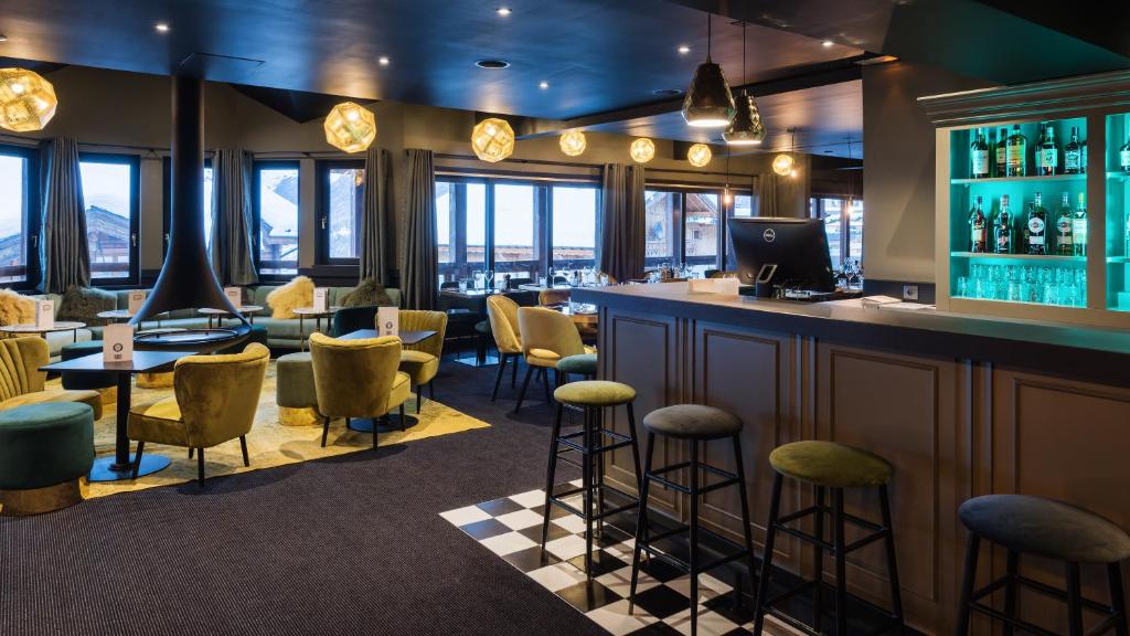 Lounge nebo bar v ubytování Fahrenheit Seven Courchevel