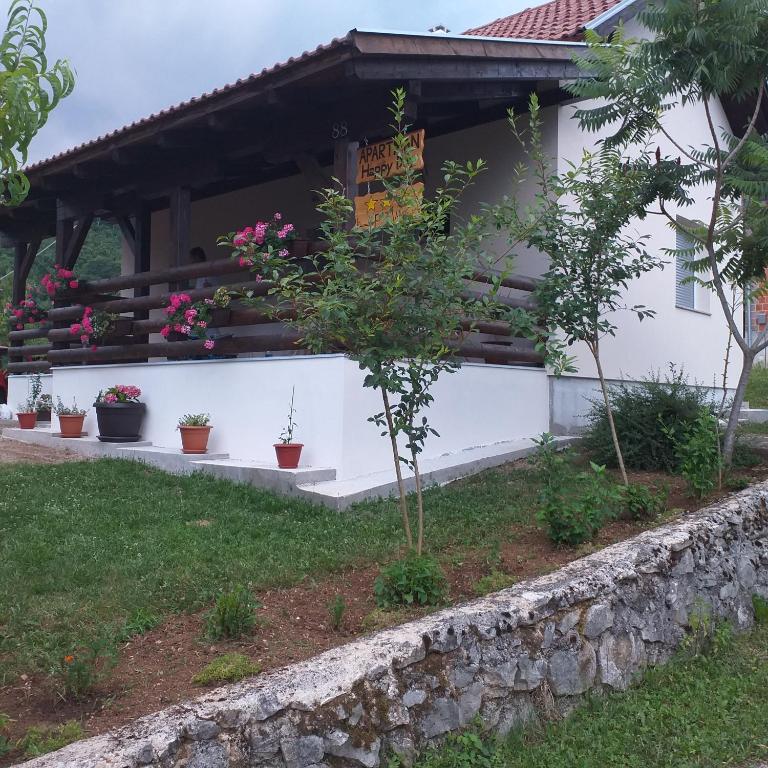Vonkajšia záhrada v ubytovaní Guest House Happy day