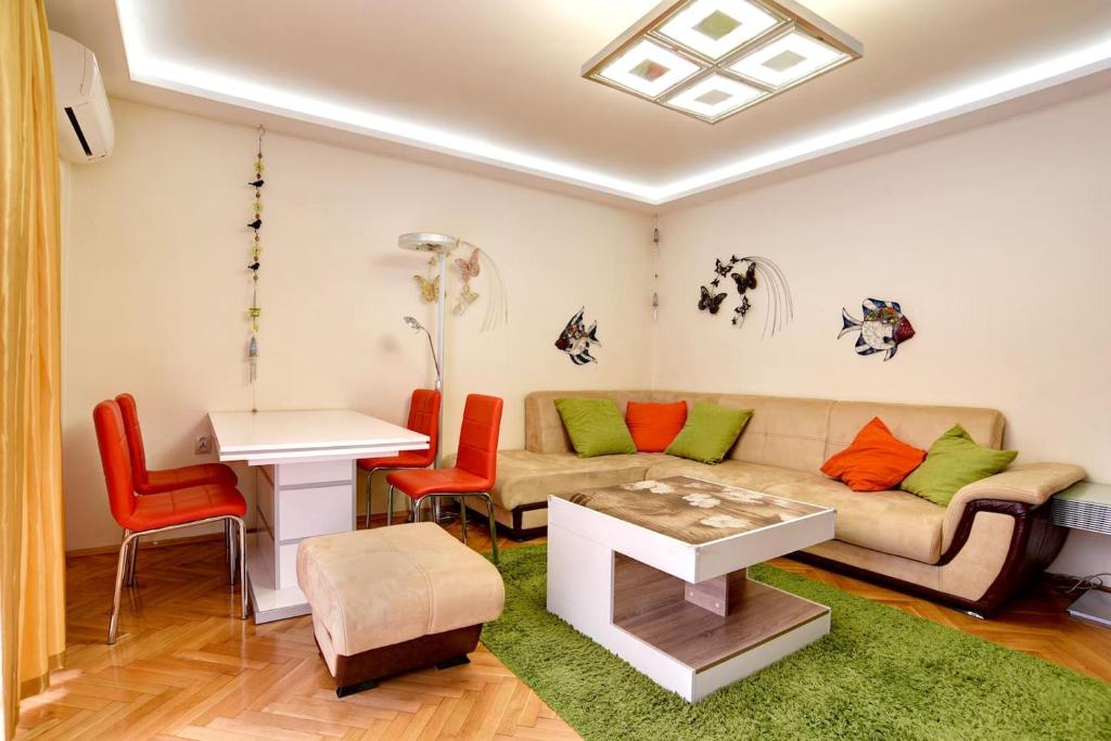 Spacious and Stylish Apartment in the Heart of Sofia plus Parking