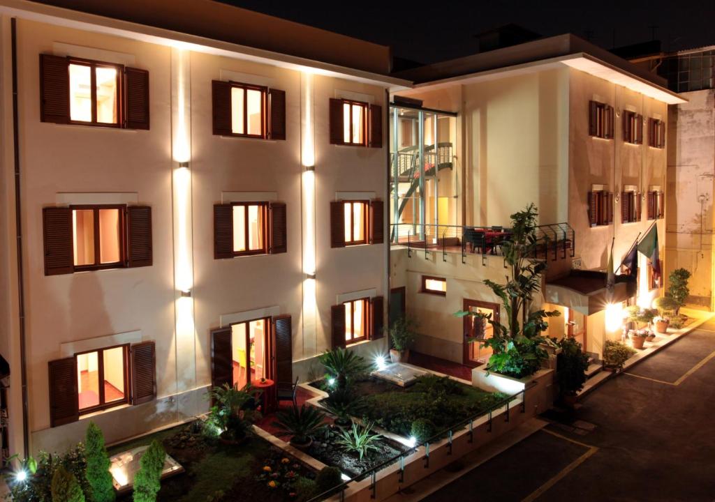 Bazén v ubytování Hotel Diana nebo v jeho okolí