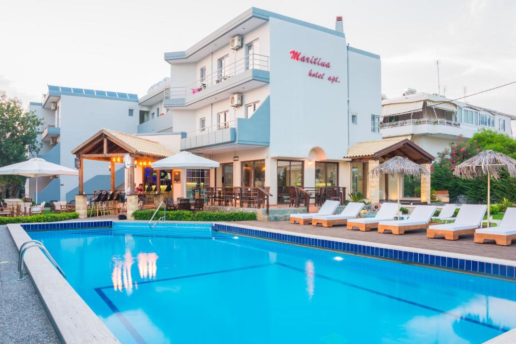 Bazén v ubytovaní Maritina Apartments alebo v jeho blízkosti